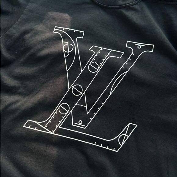 ✨AUTHENTIC✨ Louis Vuitton x NBA LV Virgil National
Association Black Tee - Picture 6 of 7